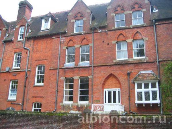 Winchester College. Главное здание школы