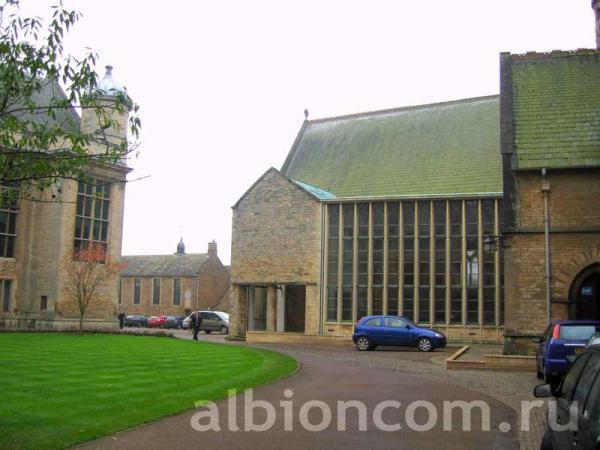 Главное здание школы Uppingham School