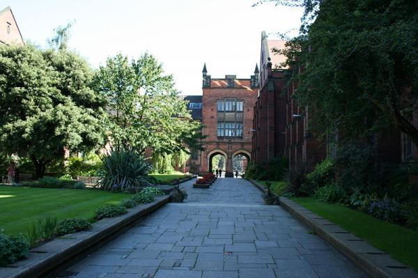 Newcastle University. Университетский дворик