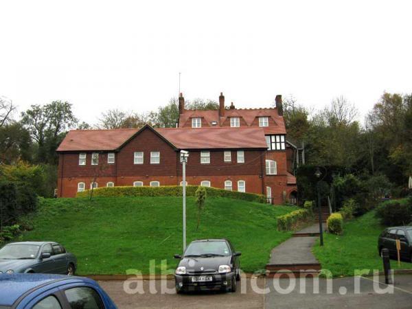 Частная школа-пансион Caterham School. Вид на здания резиденций