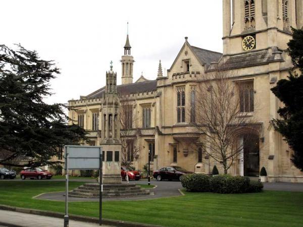 Cheltenham College, летняя школа - вид на школьные здания