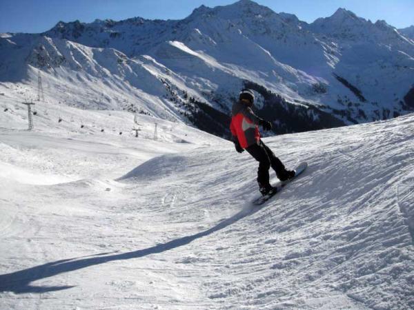 Зимний спортивный лагерь в Швейцарии Les Elfes. Катание на сноуборде