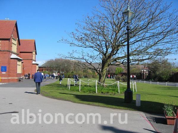 Вид на территорию подготовительного отделения школы Россалл