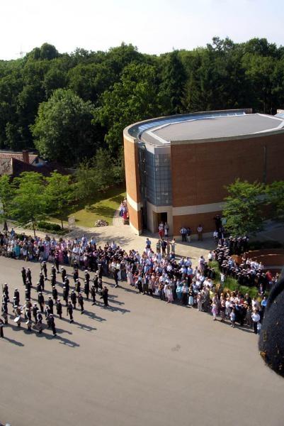 День рождения колледжа Pangbourne College. У часовни памяти погибшим у Фолклендских островов.