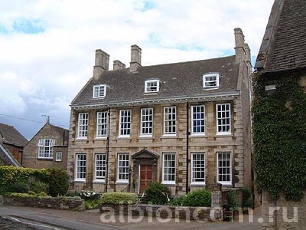 Oundle School. Резиденция Junior House